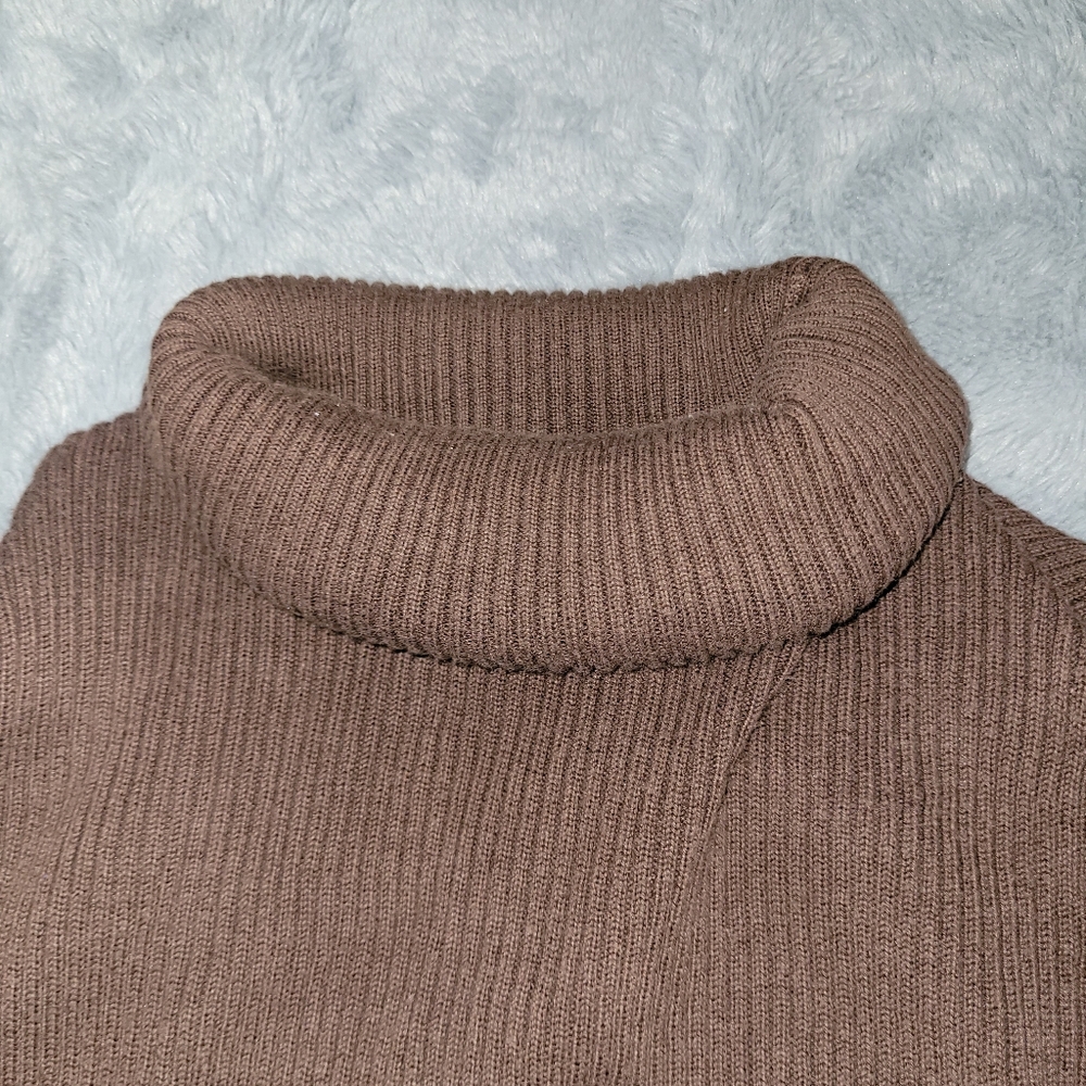 Turtle Neck Sweater - Picture 4 of 4